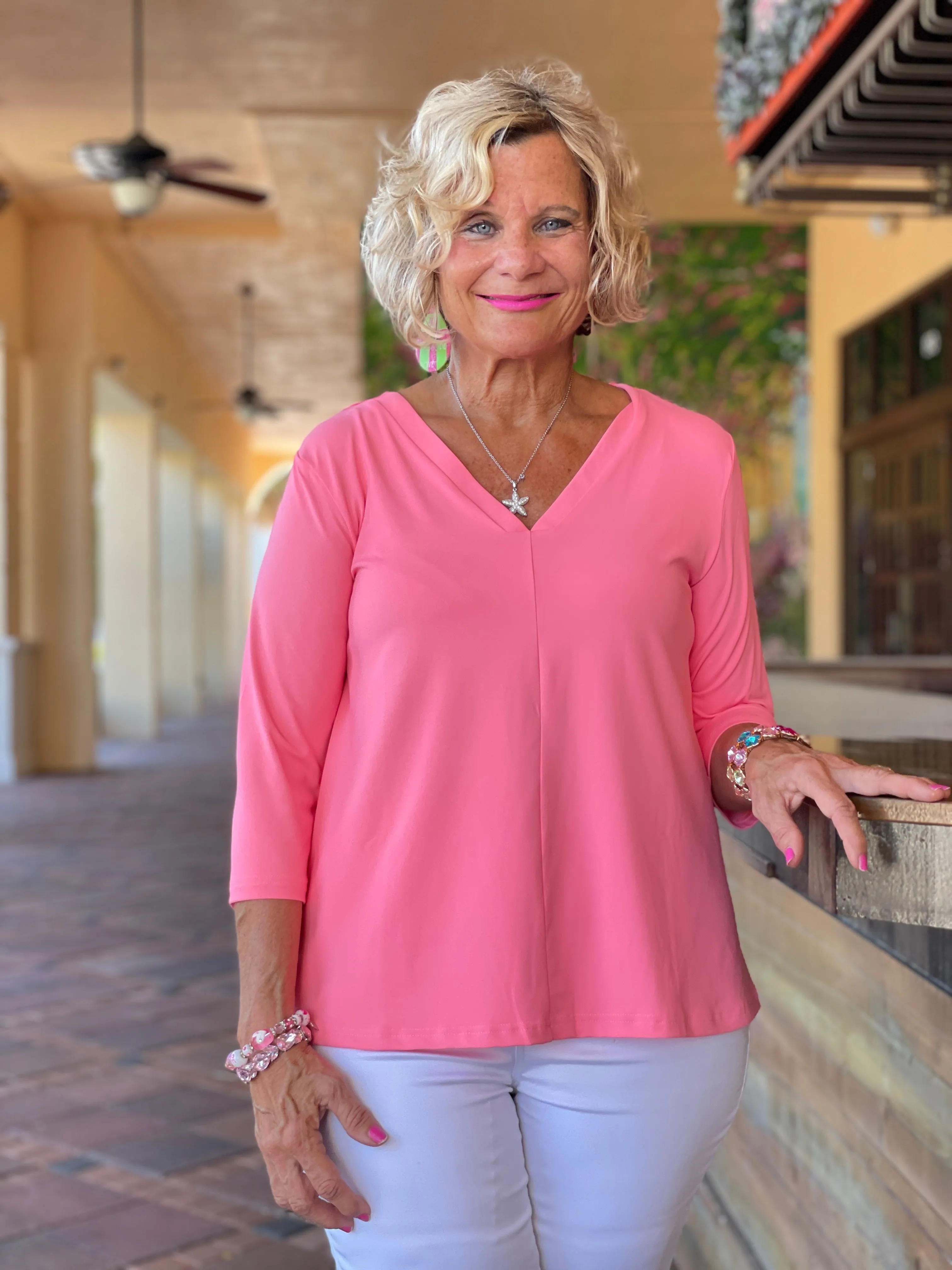 TAILORED CORAL SLEEVE V TOP