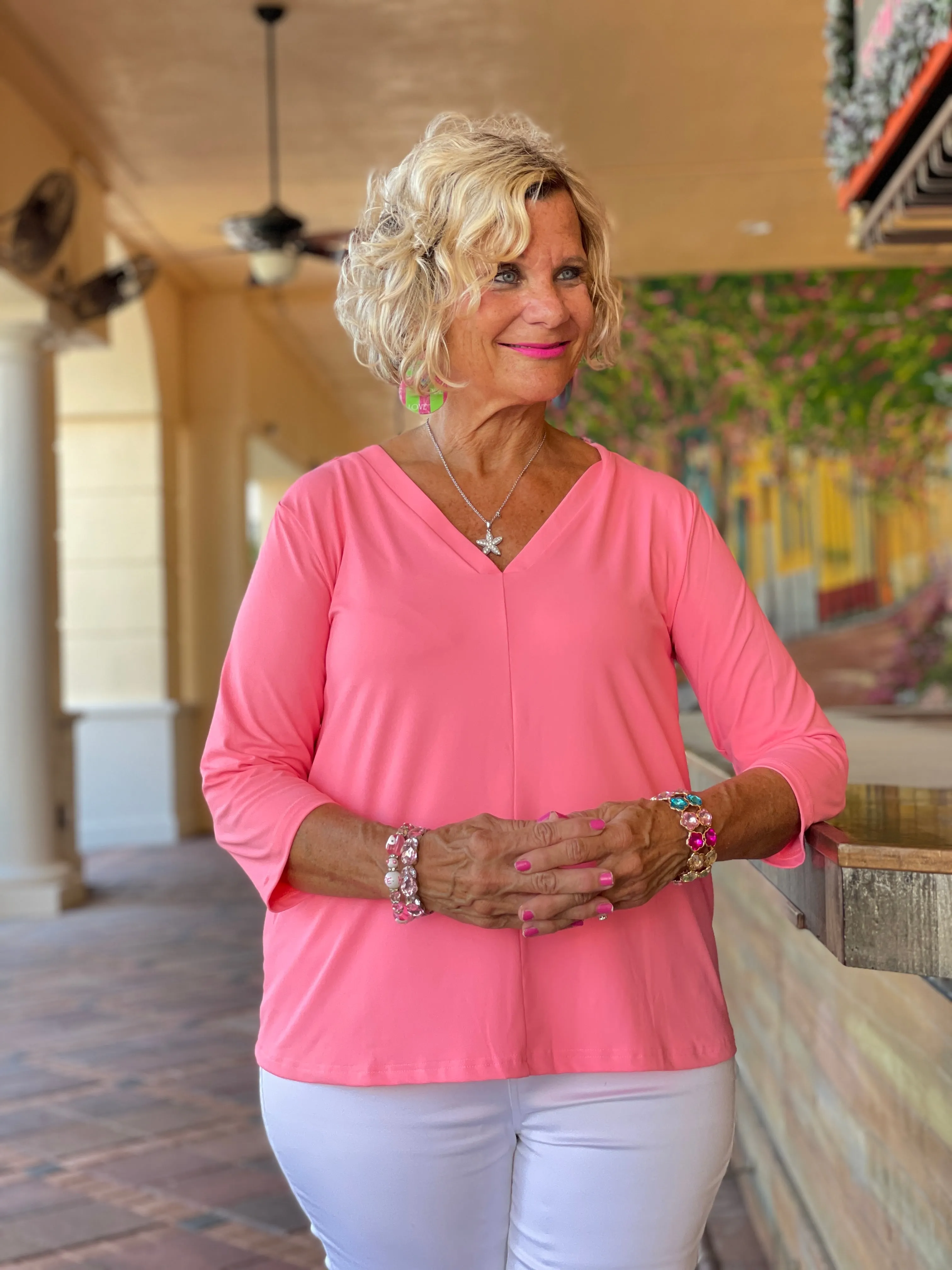 TAILORED CORAL SLEEVE V TOP