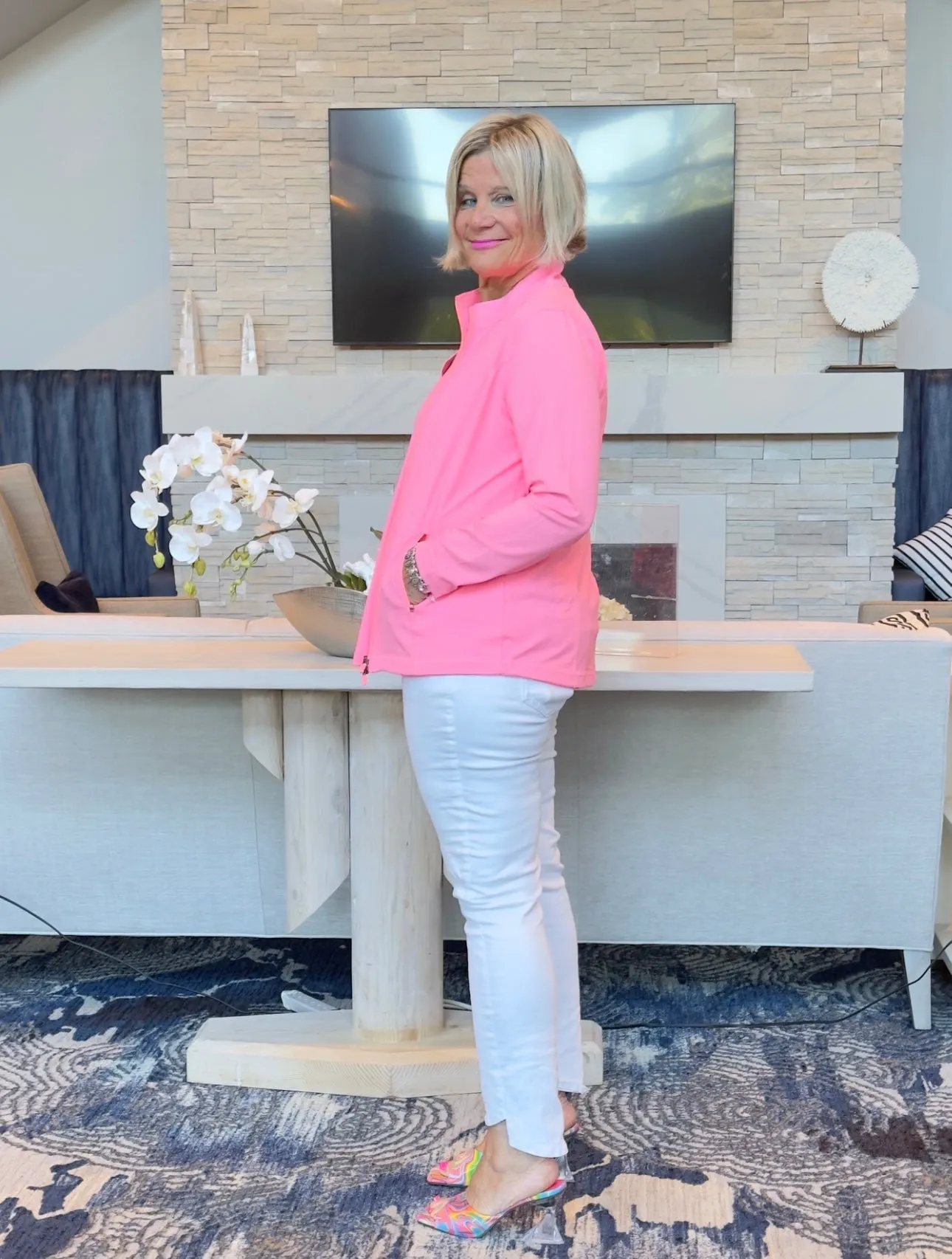 TAILORED V NECK CORAL TOP