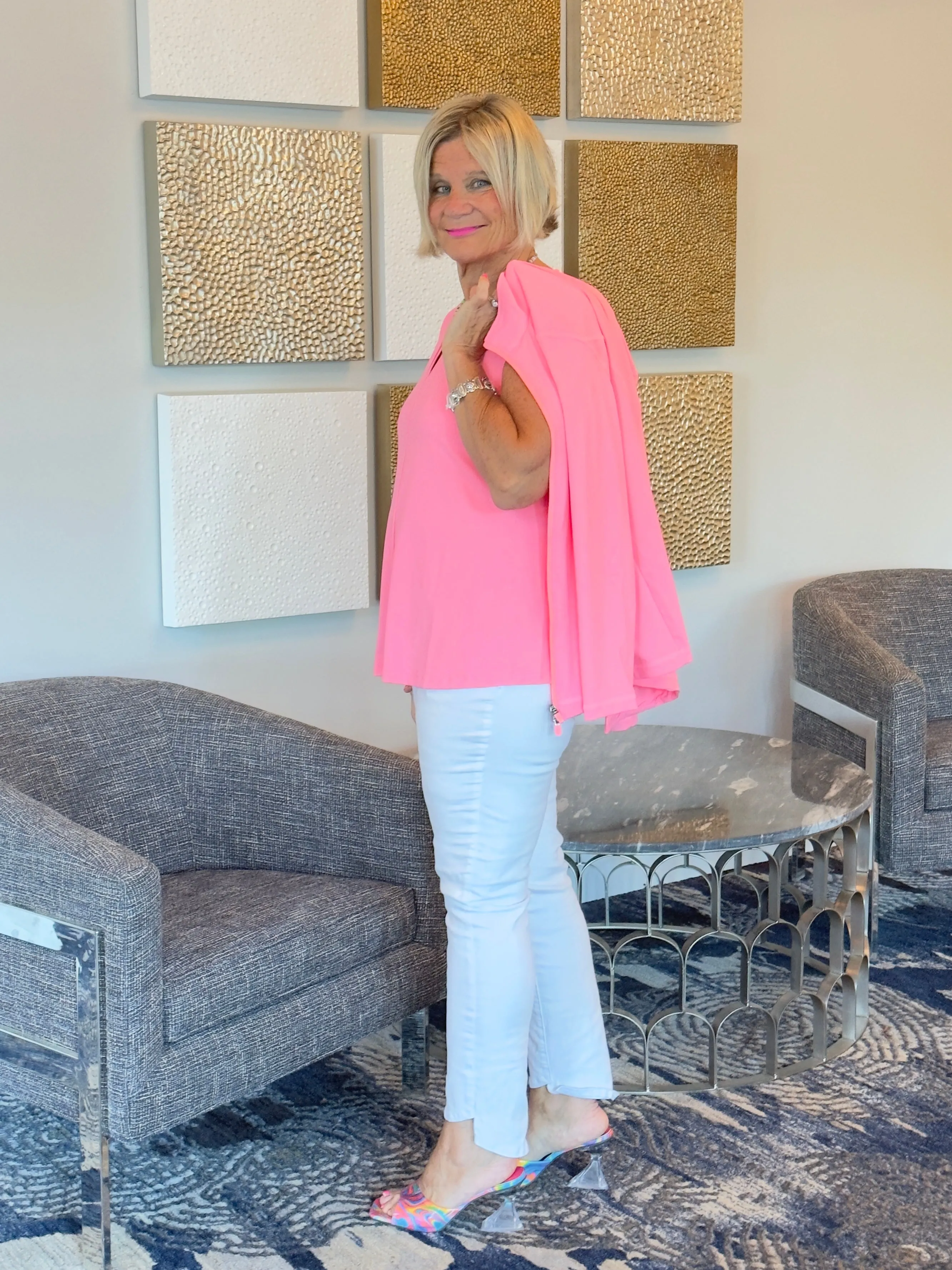 TAILORED V NECK CORAL TOP