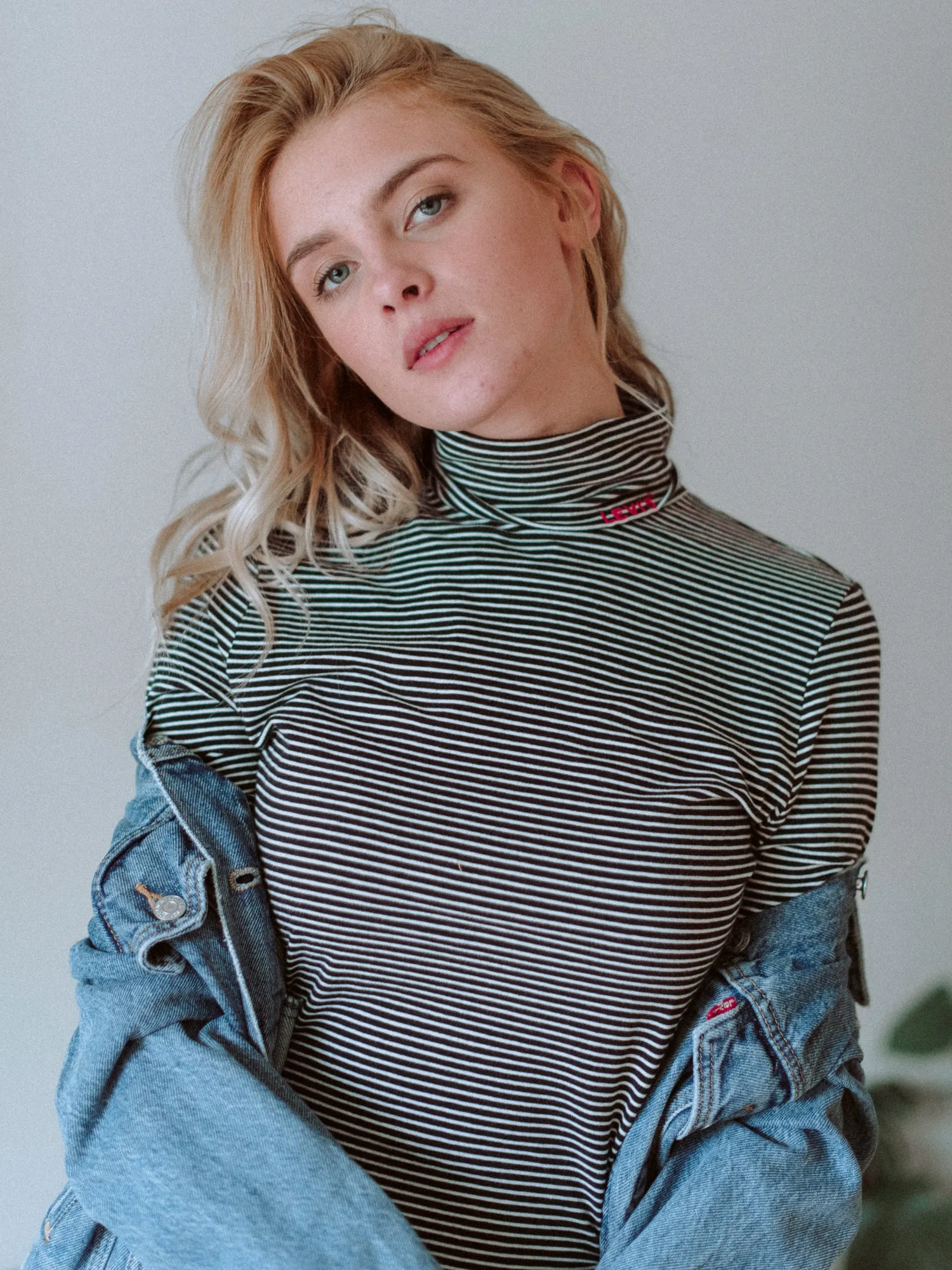 WOMENS KNIT TURTLE NECK - B/W - CLEARANCE